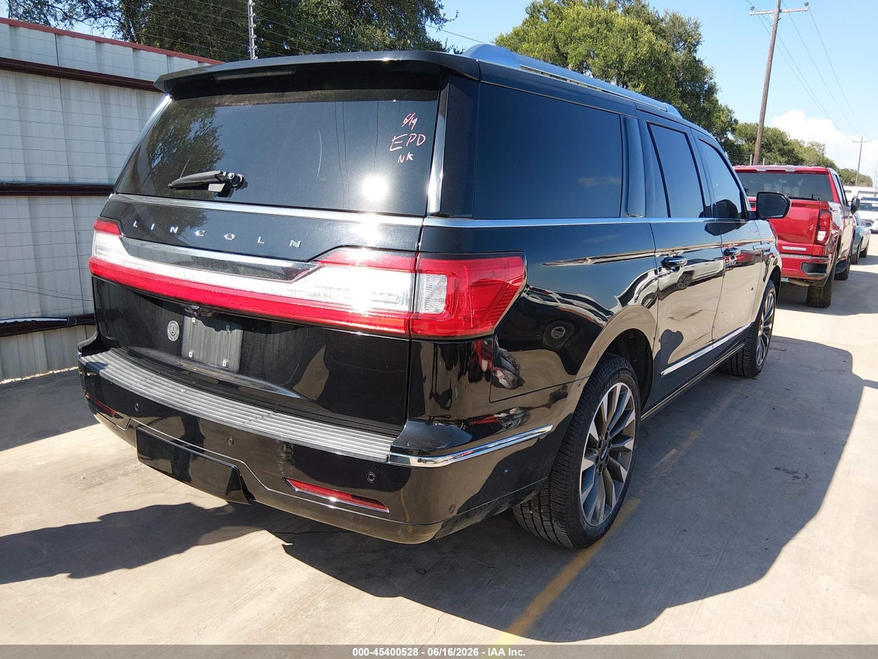 2021 LINCOLN NAVIGATOR RESERVE L · 4/10