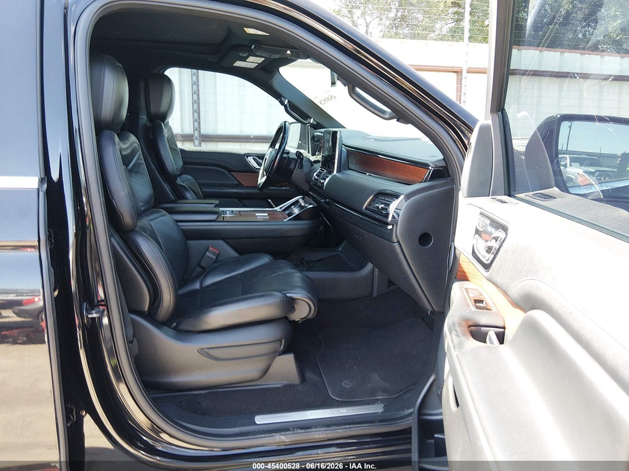 2021 LINCOLN NAVIGATOR RESERVE L · 5/10