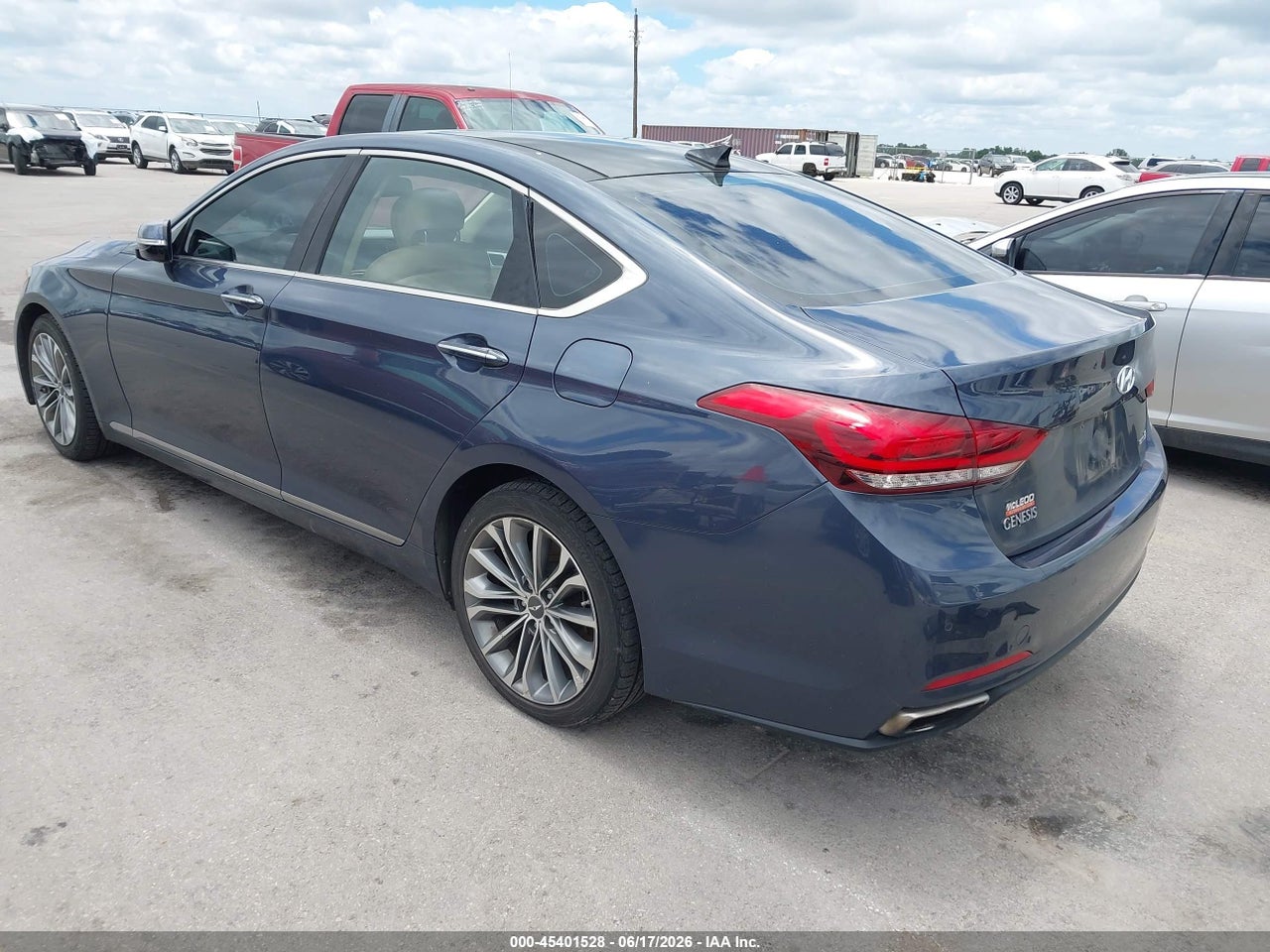 2015 HYUNDAI GENESIS 3.8 · 3/11