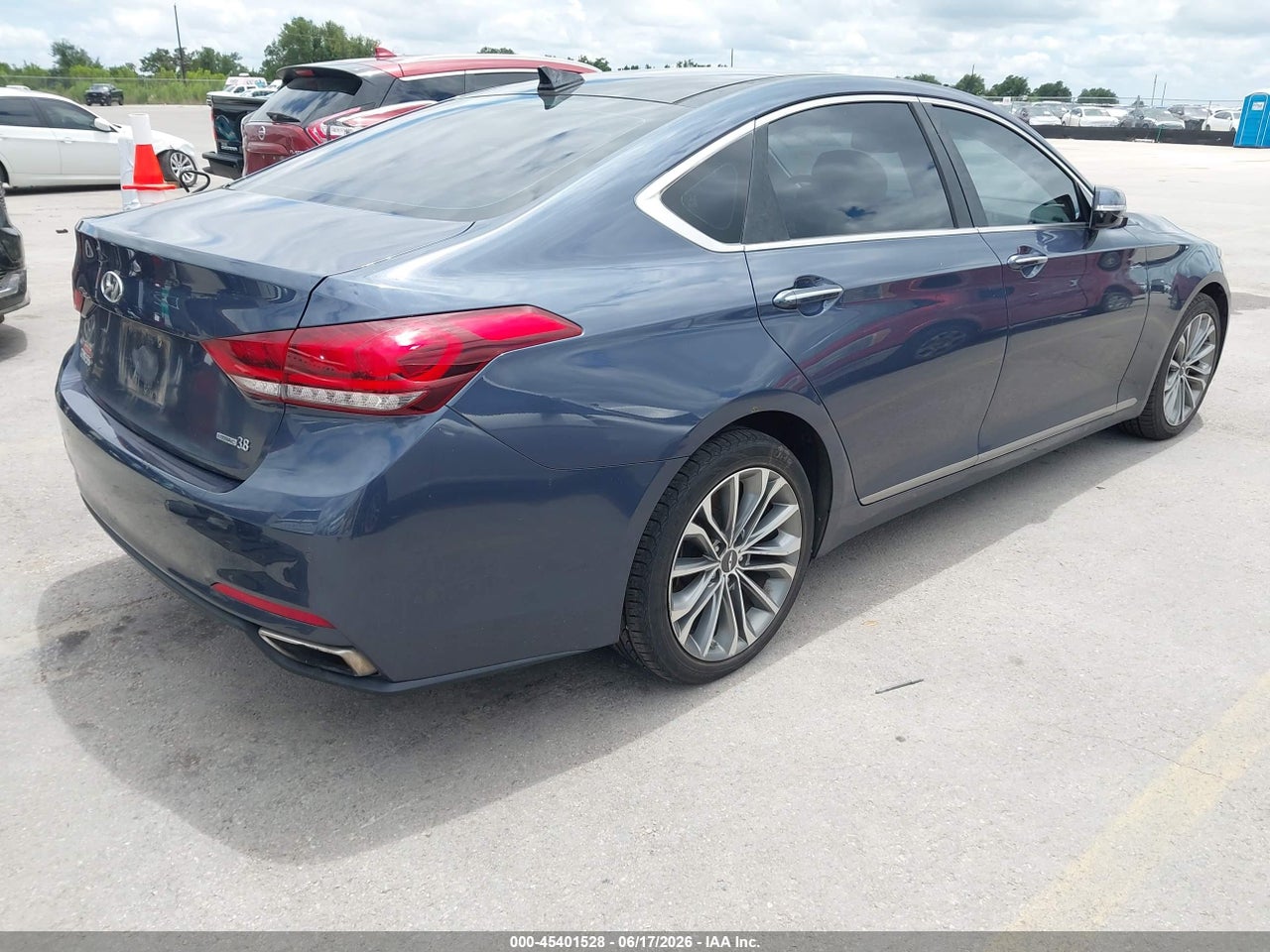 2015 HYUNDAI GENESIS 3.8 · 4/11