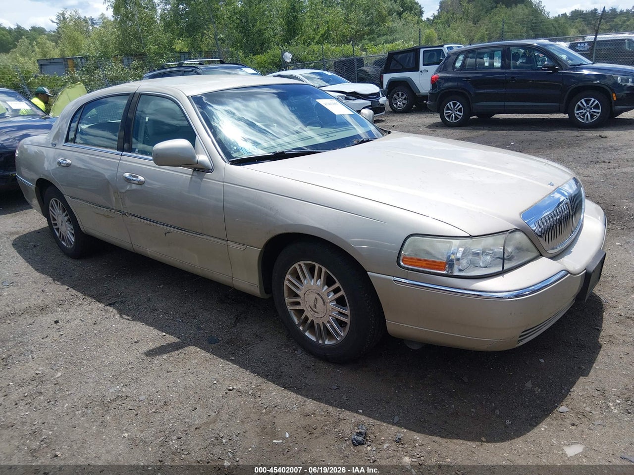 1LNHM82W17Y****** · 2007 LINCOLN TOWN CAR SIGNATURE LIMITED