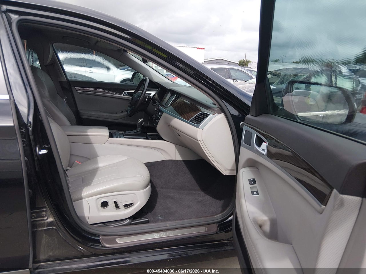 2015 HYUNDAI GENESIS 3.8 · 5/11