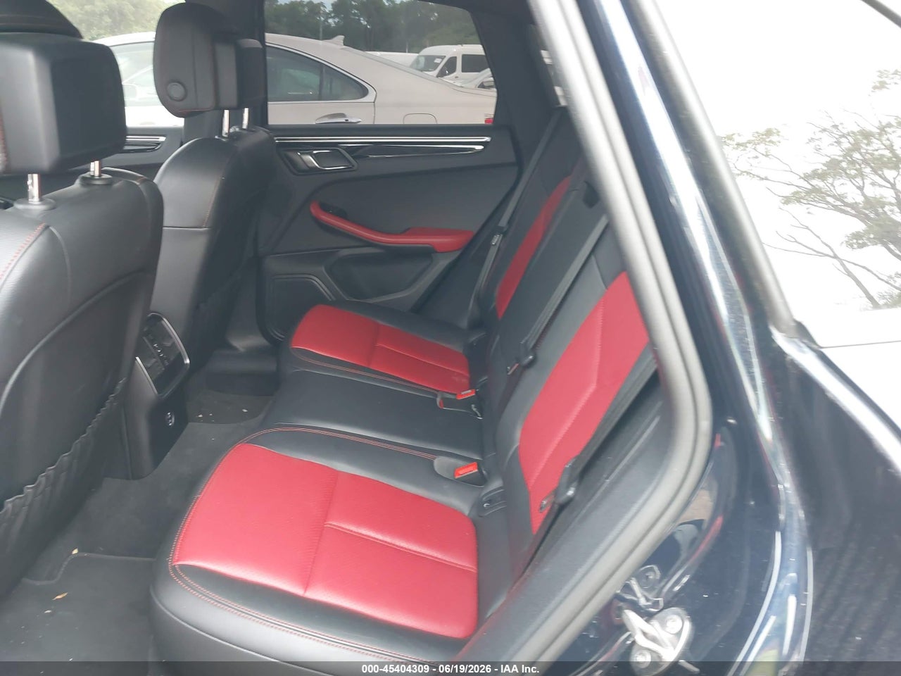 WP1AA2A51LL****** · 2020 PORSCHE MACAN   · 8/11