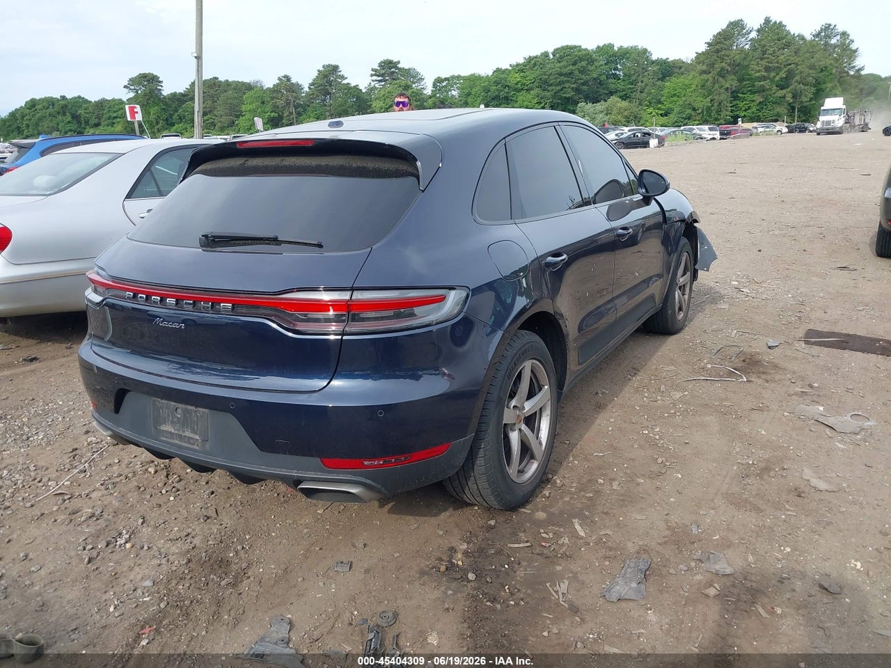 WP1AA2A51LL****** · 2020 PORSCHE MACAN   · 4/11