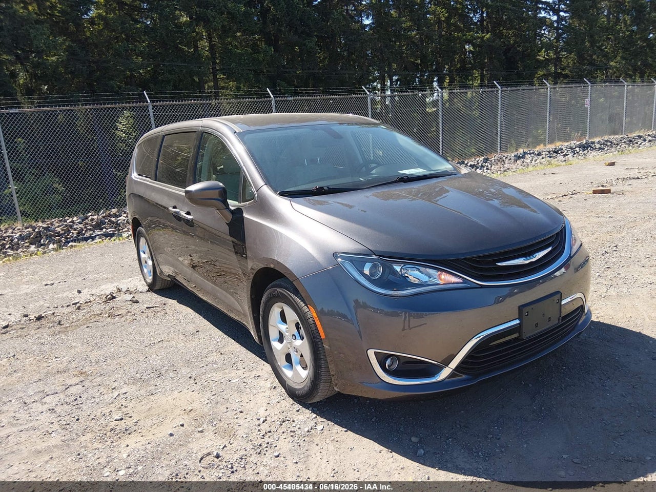2C4RC1H75HR****** · 2017 CHRYSLER PACIFICA HYBRID TOURING PLUS