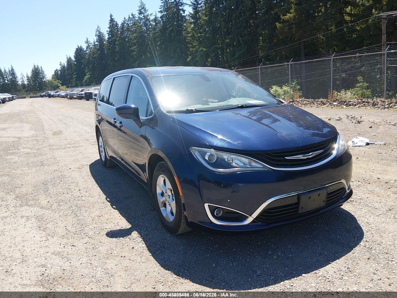 2C4RC1H71JR****** · 2018 CHRYSLER PACIFICA HYBRID TOURING PLUS