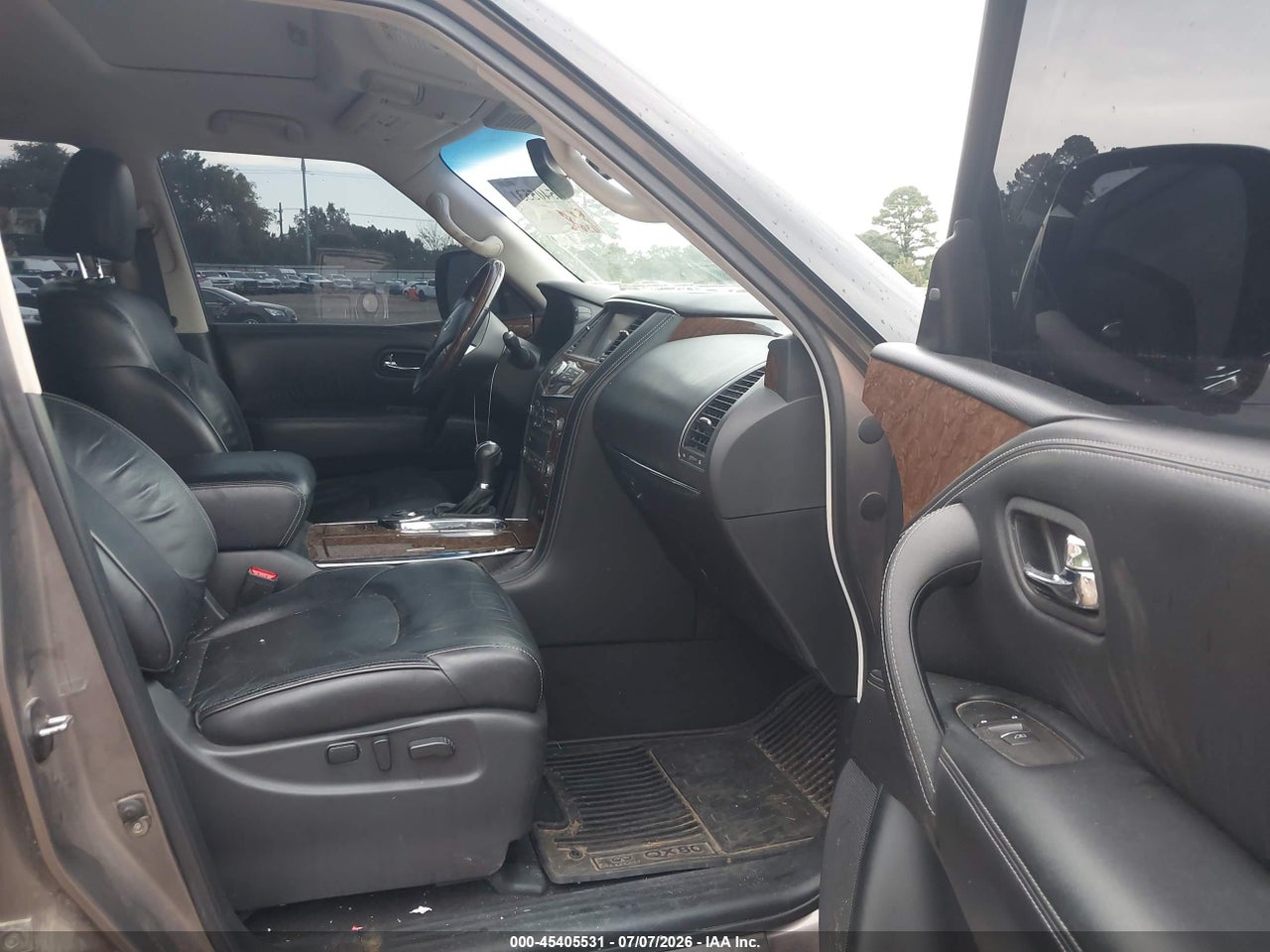 2017 INFINITI QX80 · 5/11