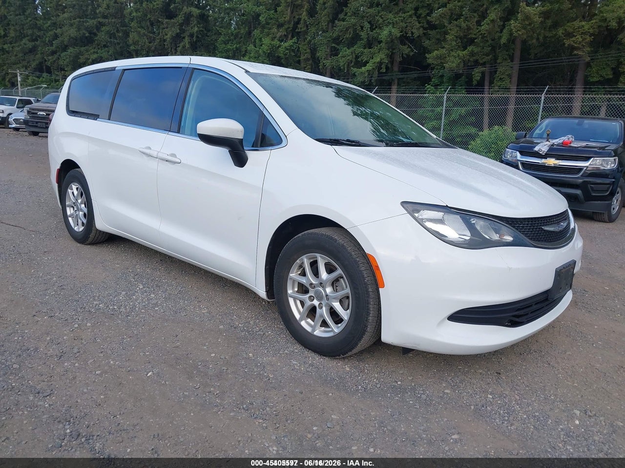2C4RC1CG7LR****** · 2020 CHRYSLER VOYAGER LX