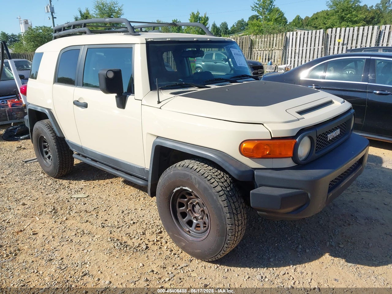 JTEBU4BF7AK****** · 2010 TOYOTA FJ CRUISER