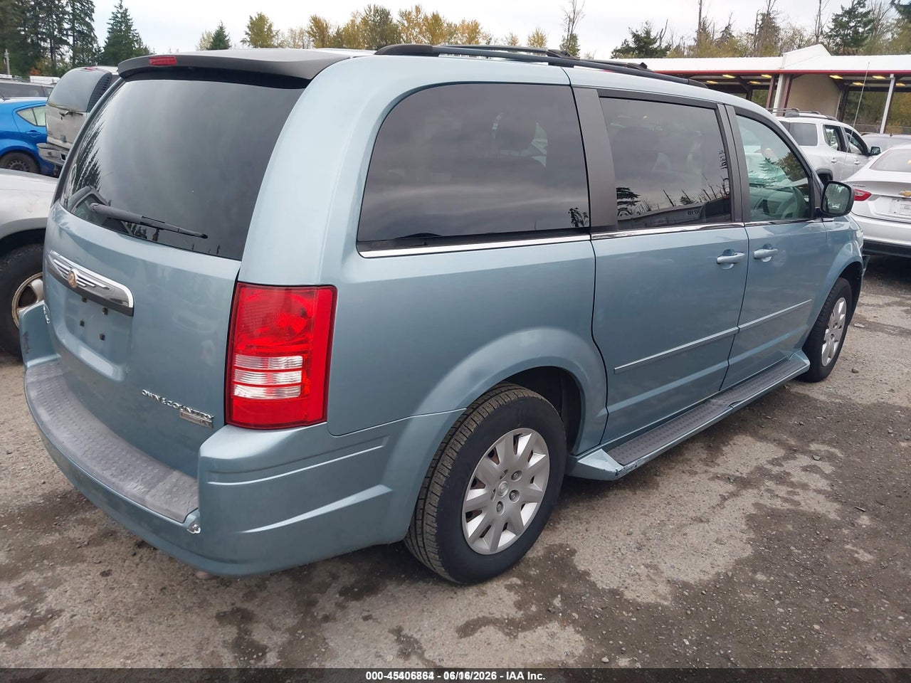 2009 CHRYSLER TOWN &amp; COUNTRY LX · 4/11