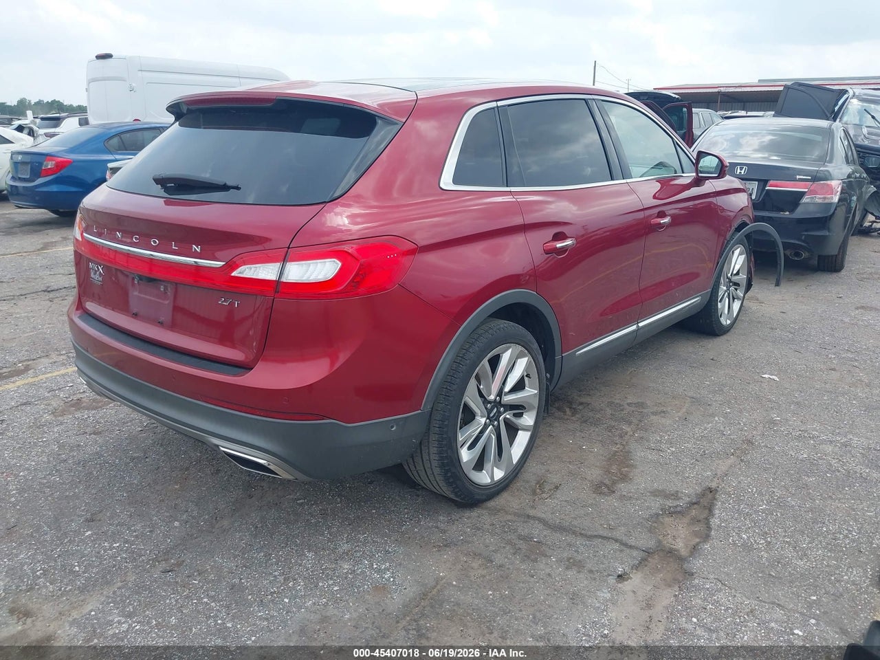 2017 LINCOLN MKX RESERVE · 4/10