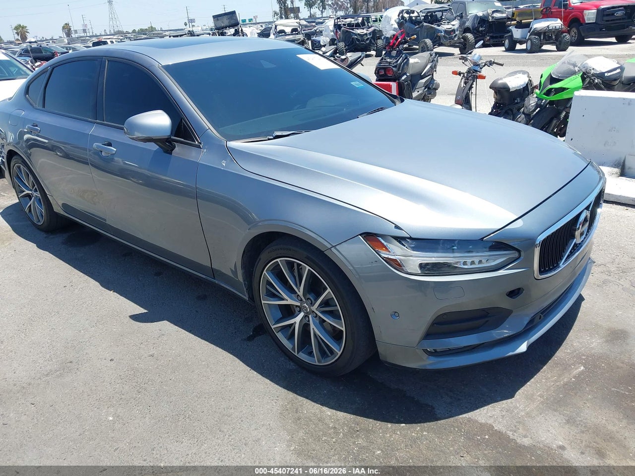 LVY992MK6JP****** · 2018 VOLVO S90 T6 MOMENTUM