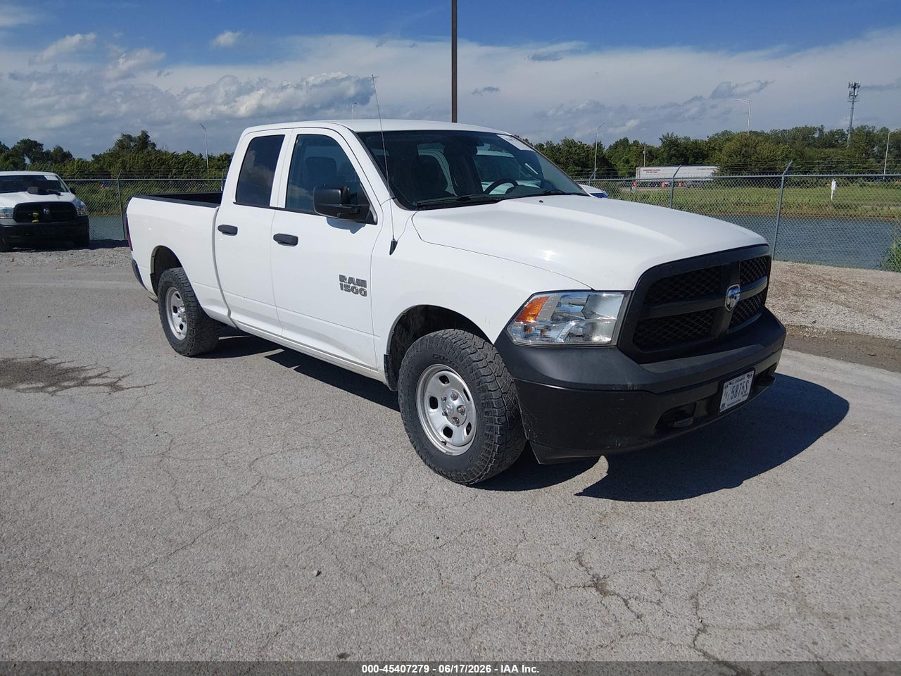1C6RR7FG0HS****** · 2017 RAM 1500 TRADESMAN  4X4 6'4 BOX