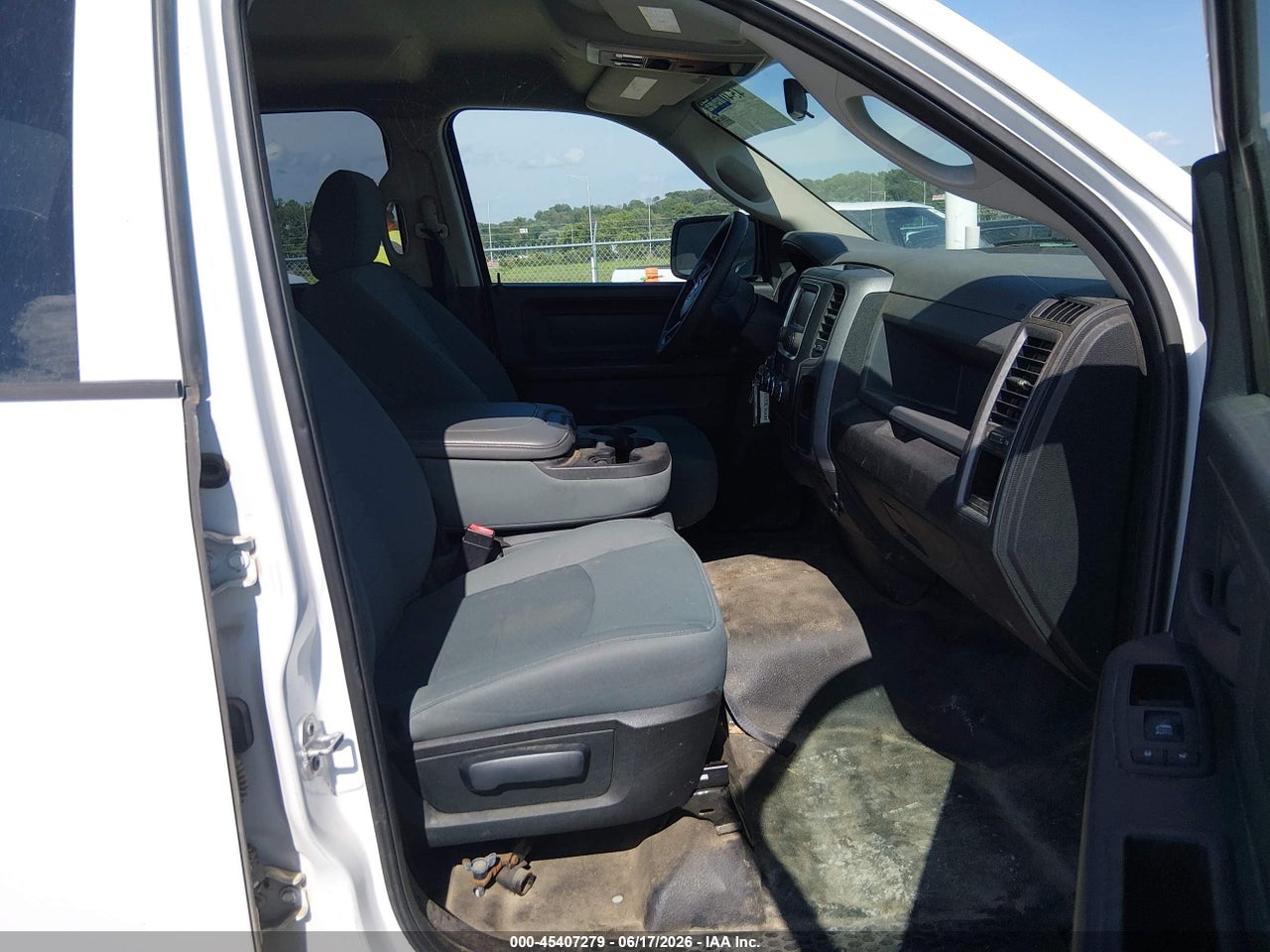 2017 RAM 1500 TRADESMAN  4X4 6'4 BOX · 5/11