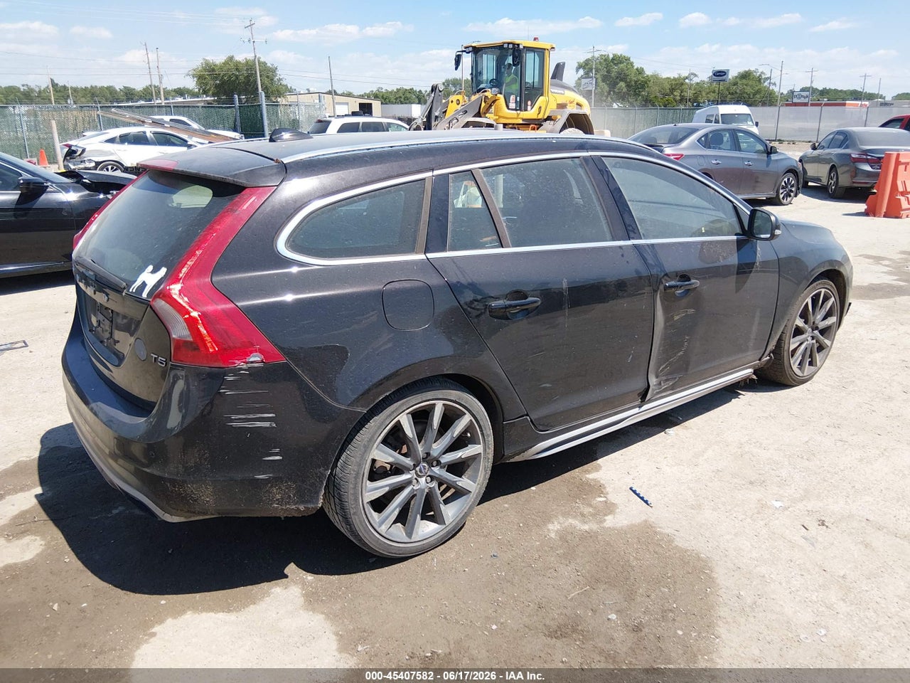 2015 VOLVO V60 T5 PREMIER · 4/11