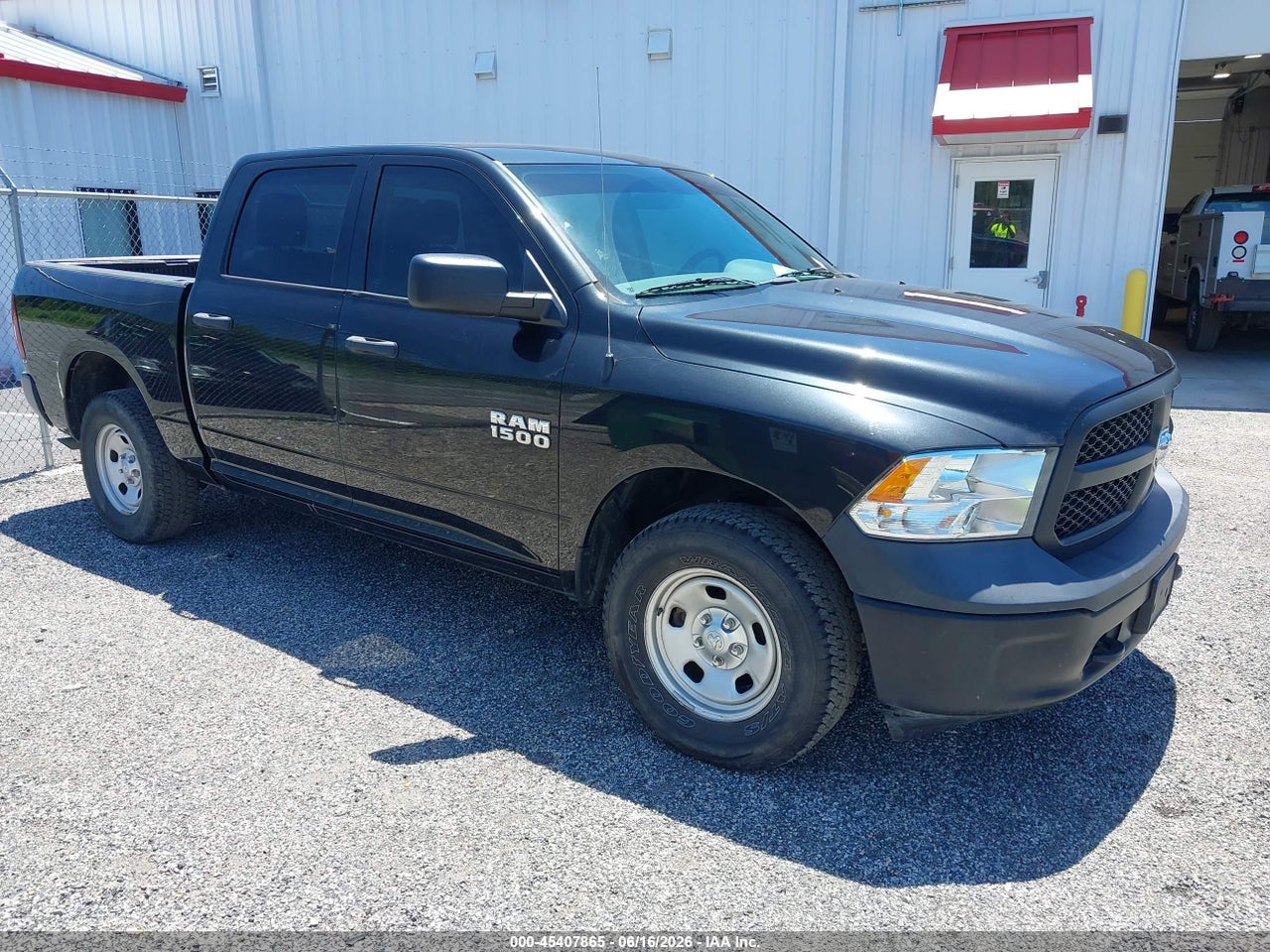 1C6RR7KG6HS****** · 2017 RAM 1500 TRADESMAN  4X4 5'7 BOX