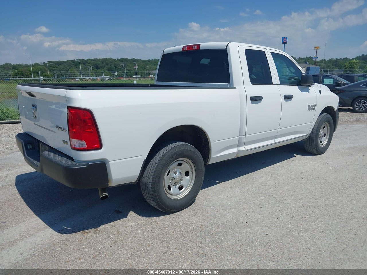 2017 RAM 1500 TRADESMAN  4X4 6'4 BOX · 4/11
