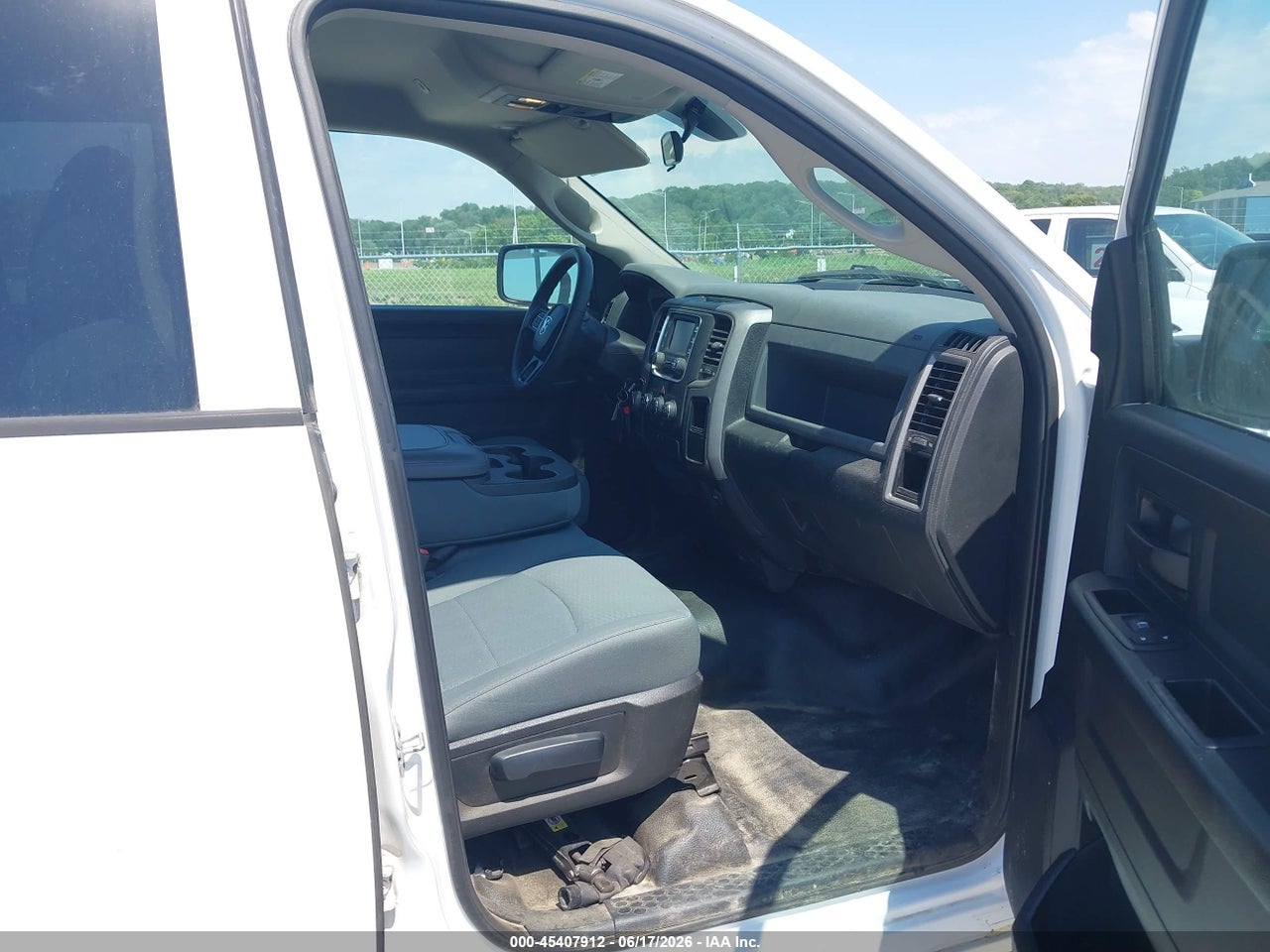 2017 RAM 1500 TRADESMAN  4X4 6'4 BOX · 5/11