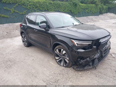 2025 VOLVO XC40 B5 PLUS DARK THEME