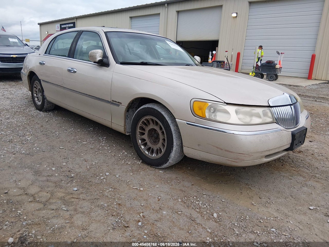 1LNHM83W5YY****** · 2000 LINCOLN TOWN CAR CARTIER