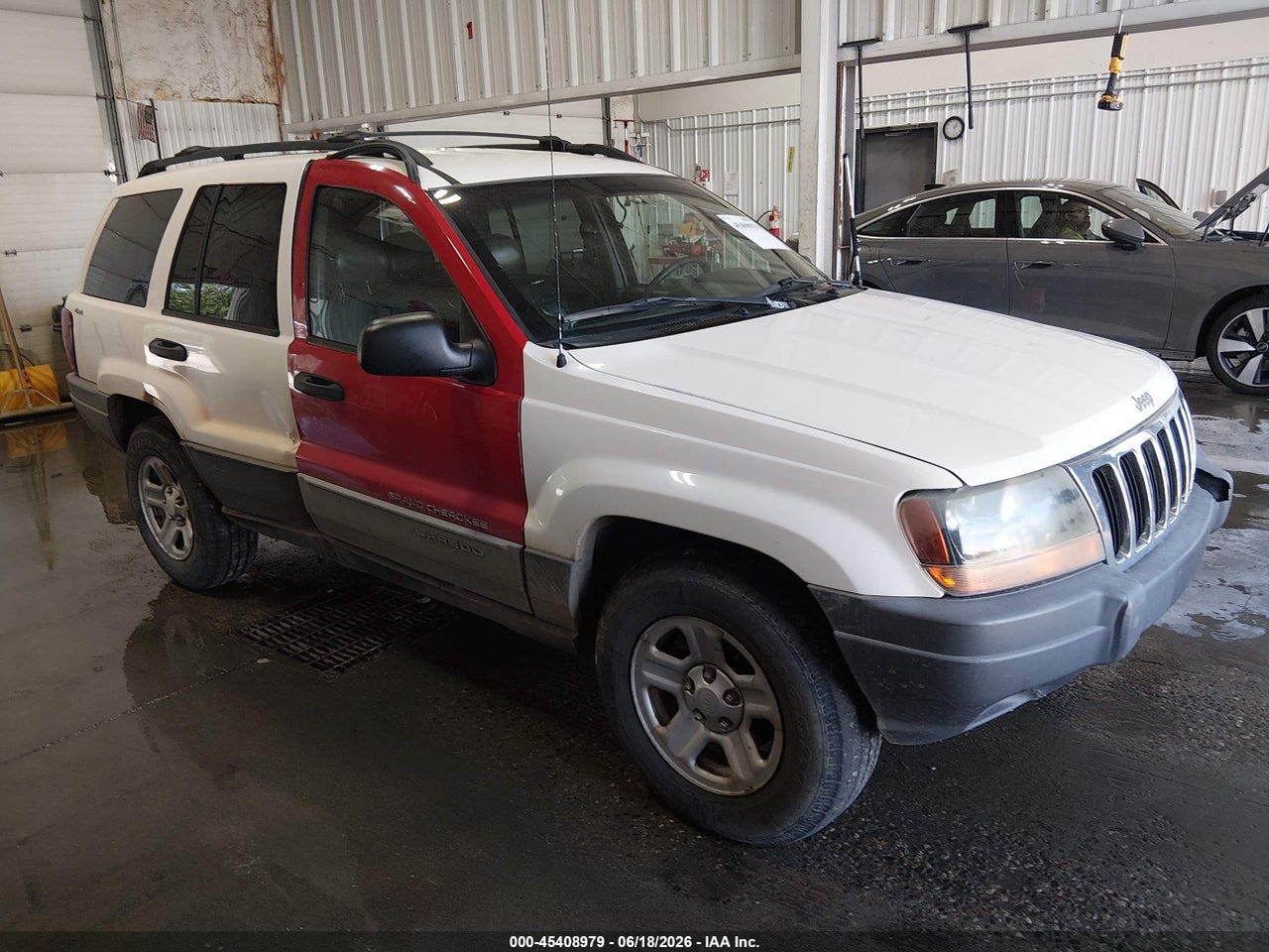 1J4GW48S21C****** · 2001 JEEP GRAND CHEROKEE LAREDO