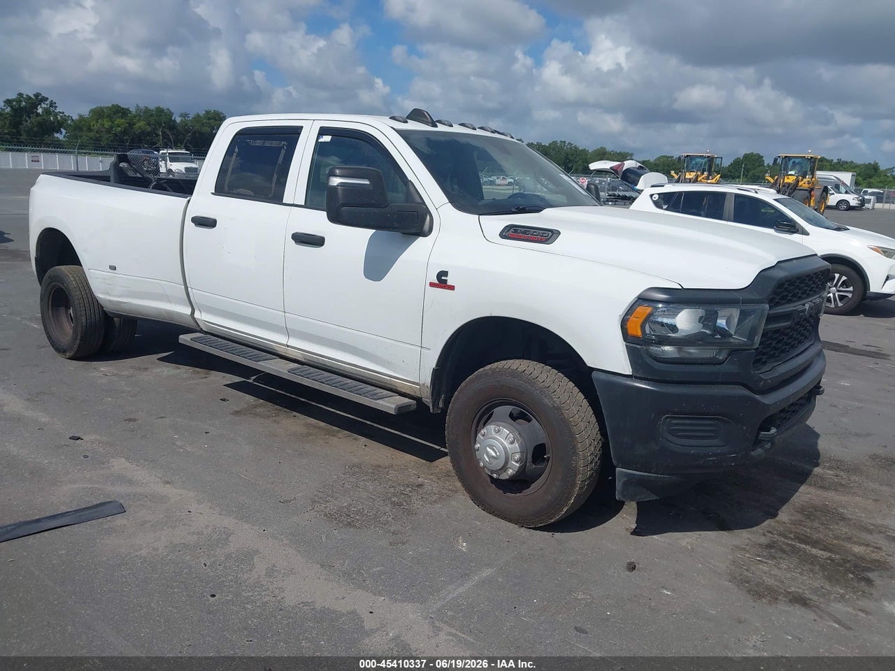 3C63RRGL2RG****** · 2024 RAM 3500 TRADESMAN  4X4 8' BOX