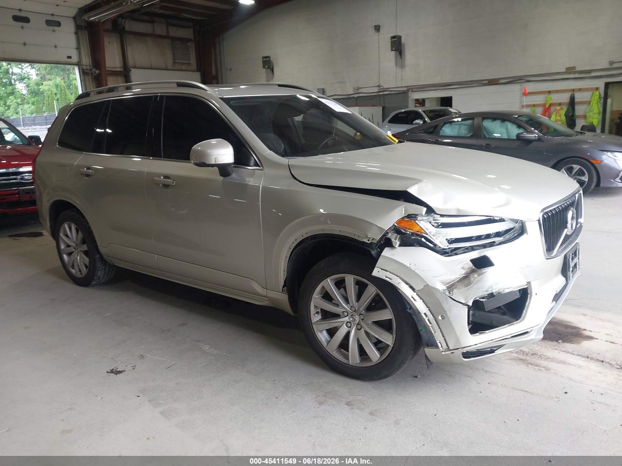 YV4A22PKXH1****** · 2017 VOLVO XC90 T6 MOMENTUM