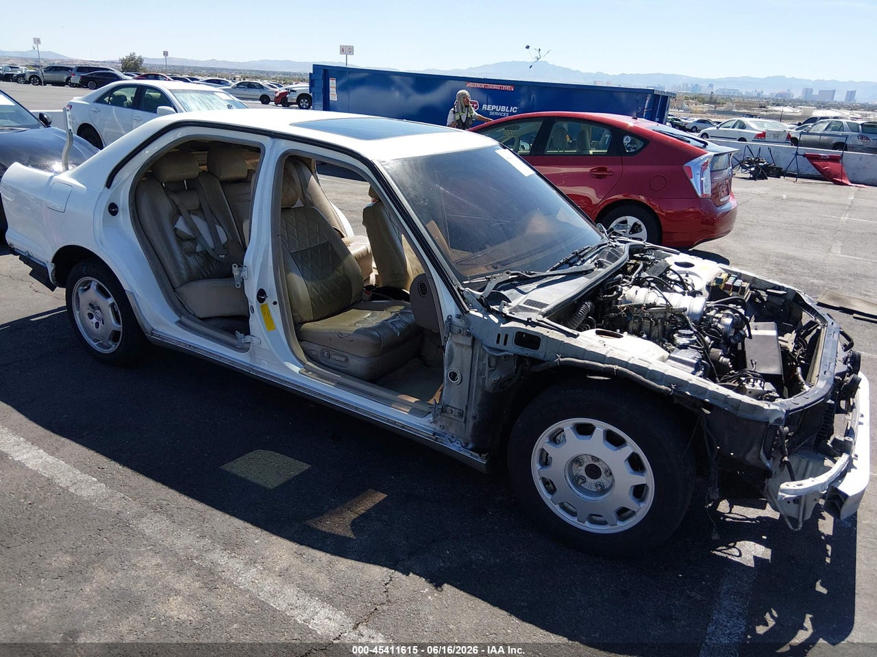 JT8BH28F4W0****** · 1998 LEXUS LS 400