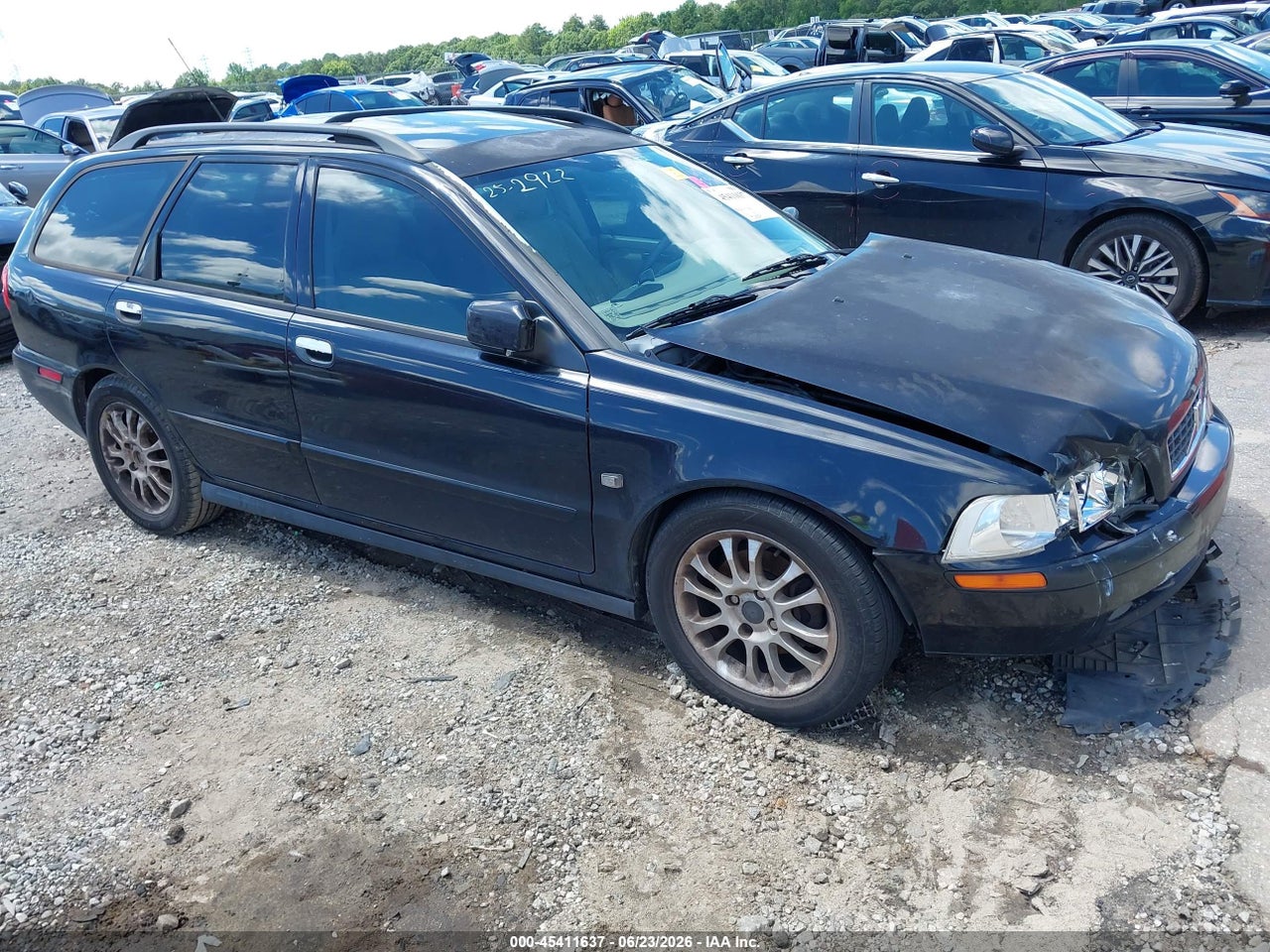 YV1VW27593F****** · 2003 VOLVO V40 A
