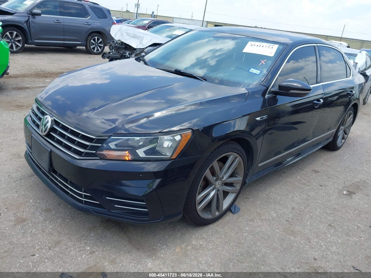 2017 VOLKSWAGEN PASSAT 1.8T R-LINE · 2/11