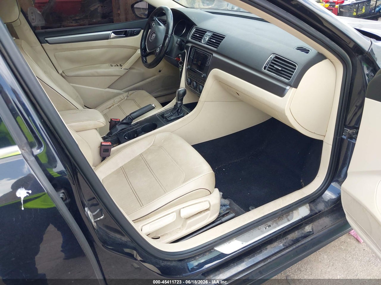 2017 VOLKSWAGEN PASSAT 1.8T R-LINE · 5/11