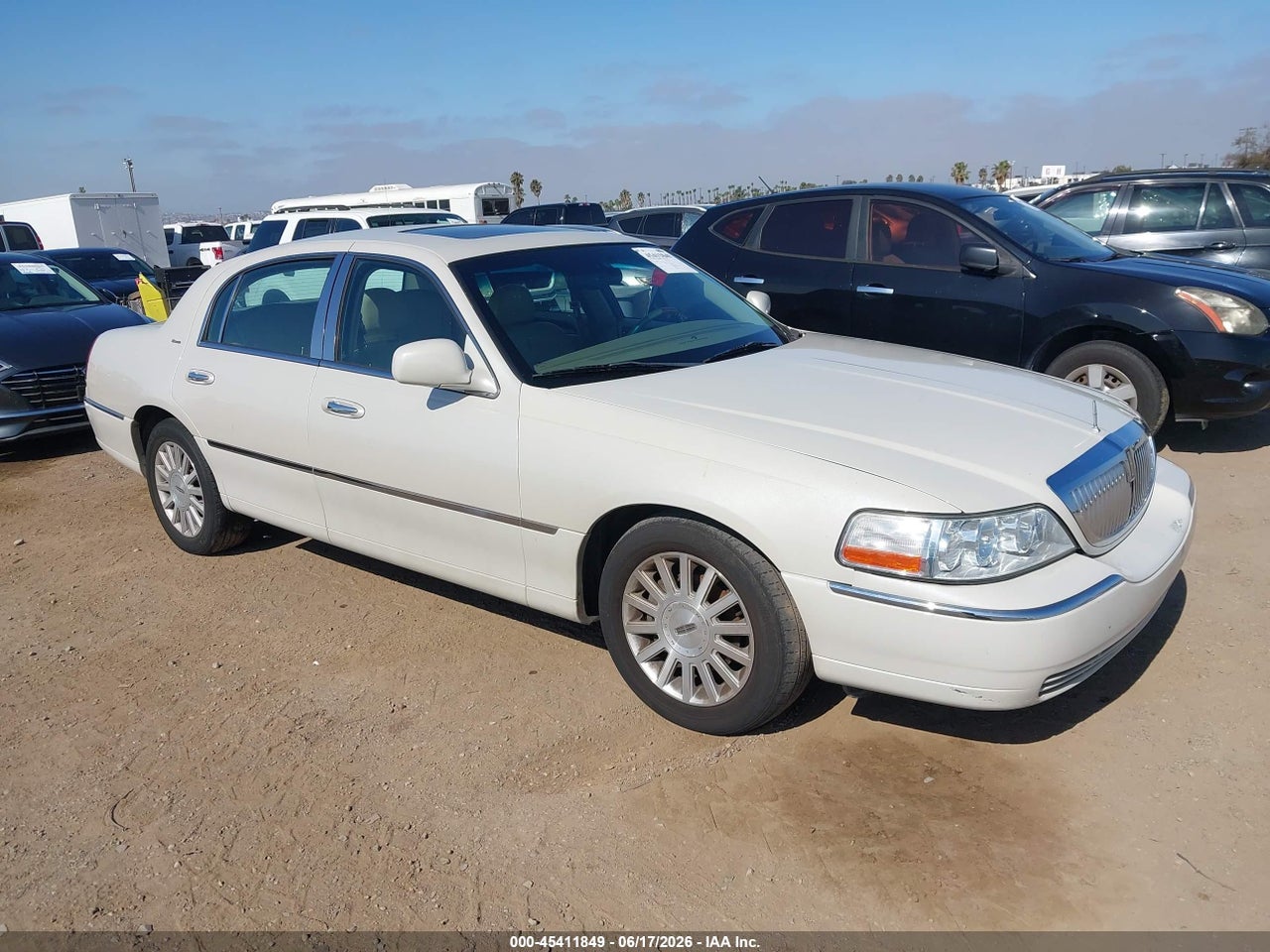 1LNHM83W74Y****** · 2004 LINCOLN TOWN CAR ULTIMATE