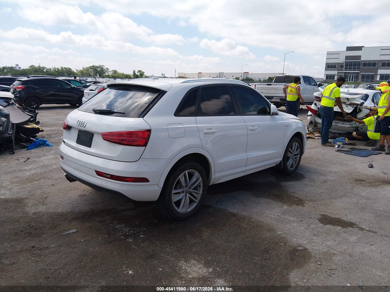 2018 AUDI Q3 2.0T PREMIUM/2.0T SPORT PREMIUM · 4/11
