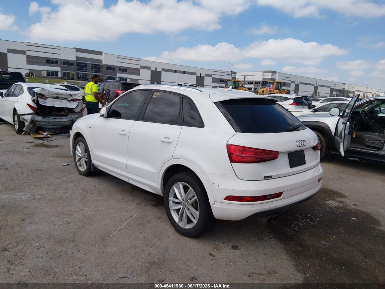 2018 AUDI Q3 2.0T PREMIUM/2.0T SPORT PREMIUM · 3/11