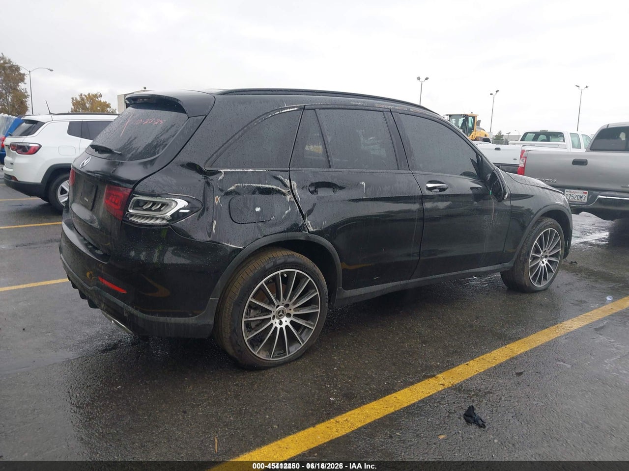 2021 MERCEDES-BENZ GLC 300 SUV · 4/10
