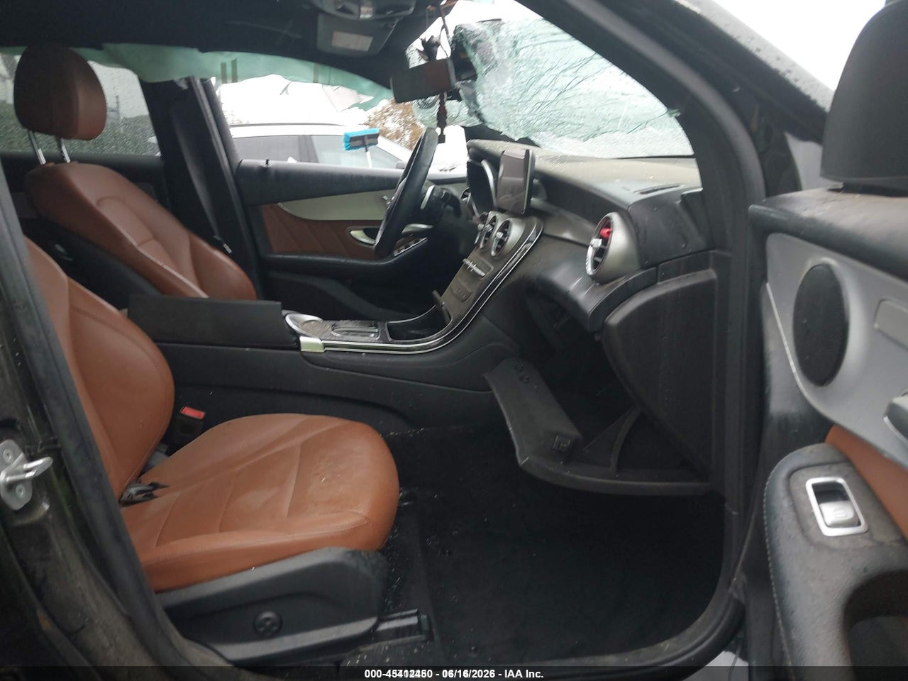 2021 MERCEDES-BENZ GLC 300 SUV · 5/10