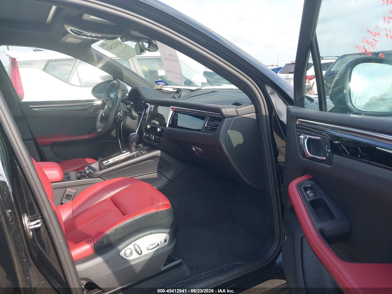 2024 PORSCHE MACAN T · 5/11