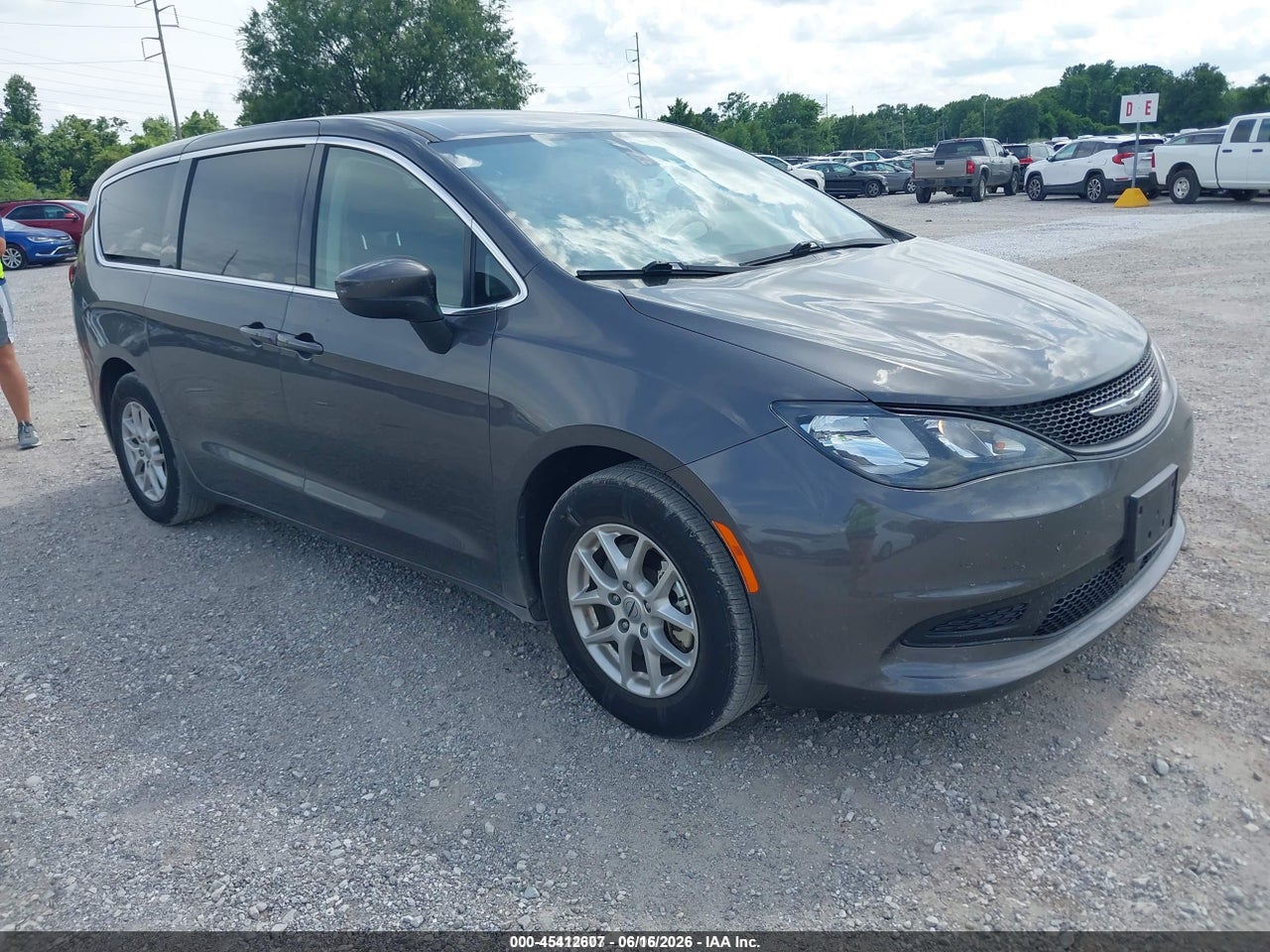 2C4RC1CG8NR****** · 2022 CHRYSLER VOYAGER LX