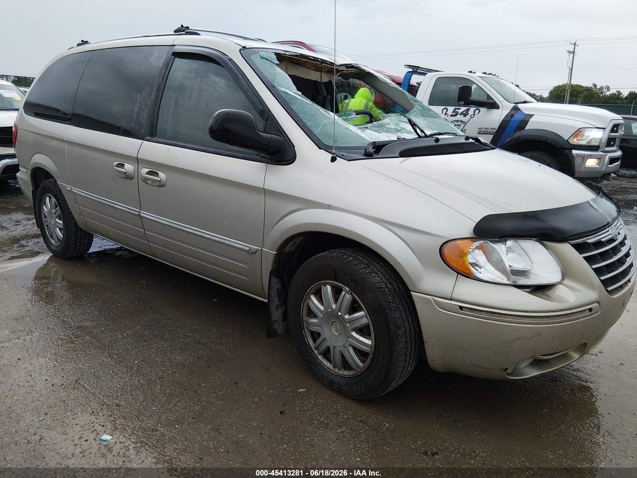 2C8GP64L85R****** · 2005 CHRYSLER TOWN &amp; COUNTRY LIMITED