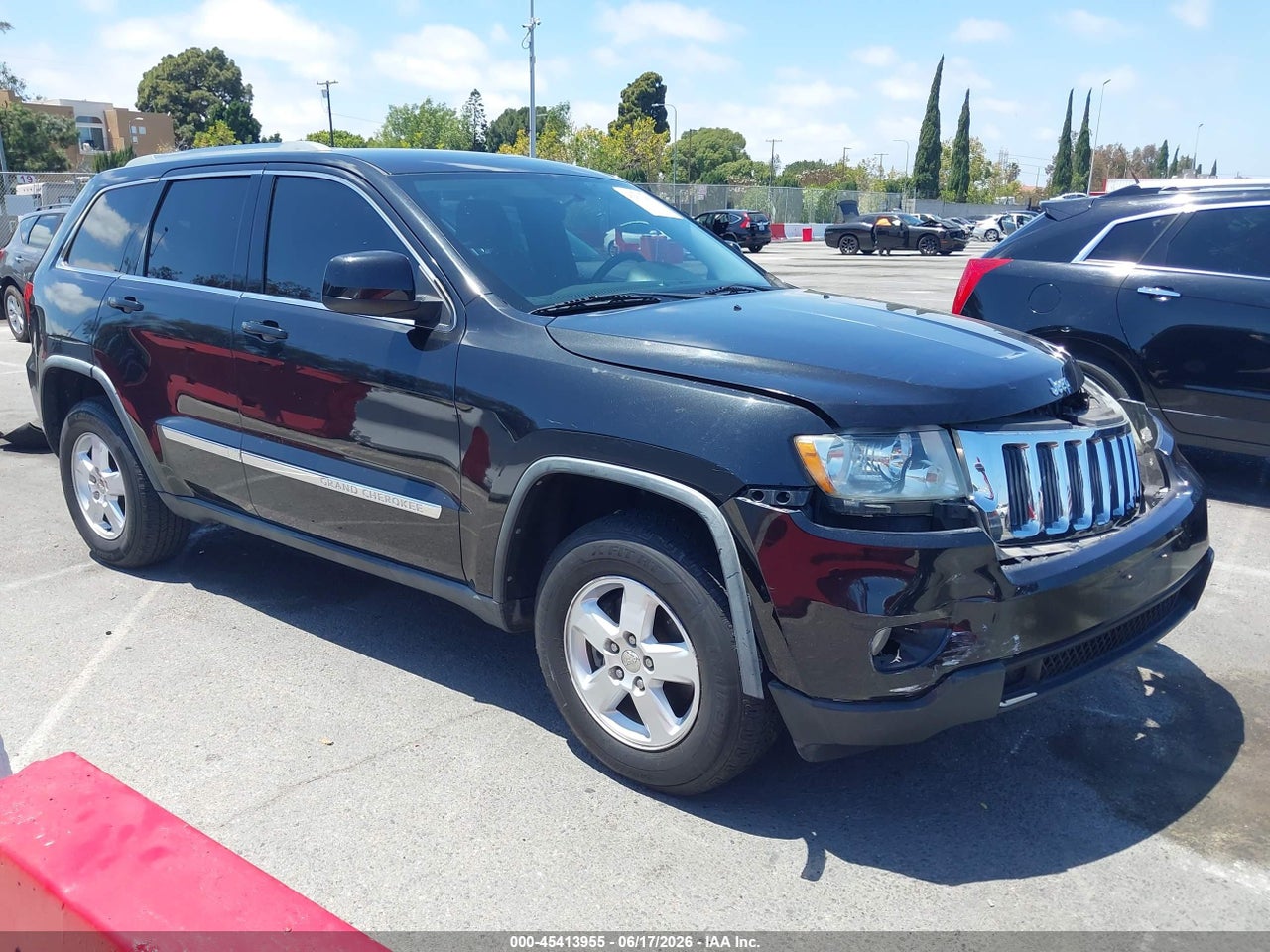 1J4RS4GG7BC****** · 2011 JEEP GRAND CHEROKEE LAREDO