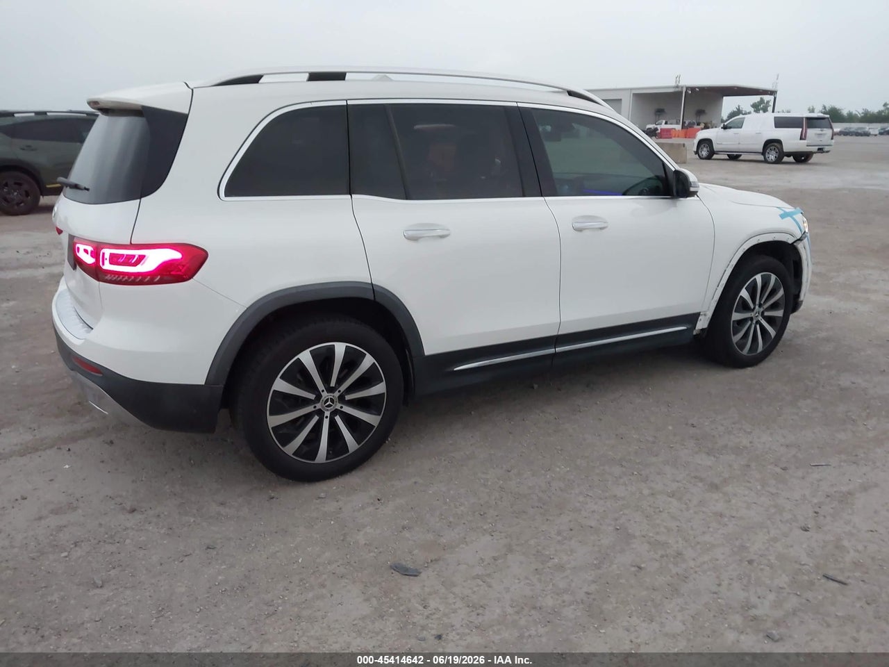 2022 MERCEDES-BENZ GLB 250   · 4/11