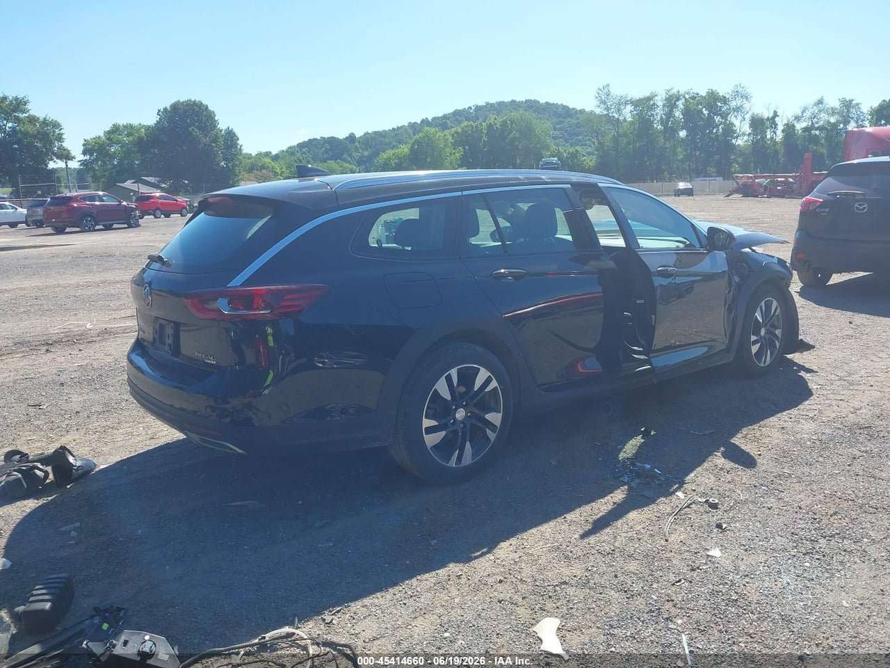 2018 BUICK REGAL TOURX ESSENCE · 4/10
