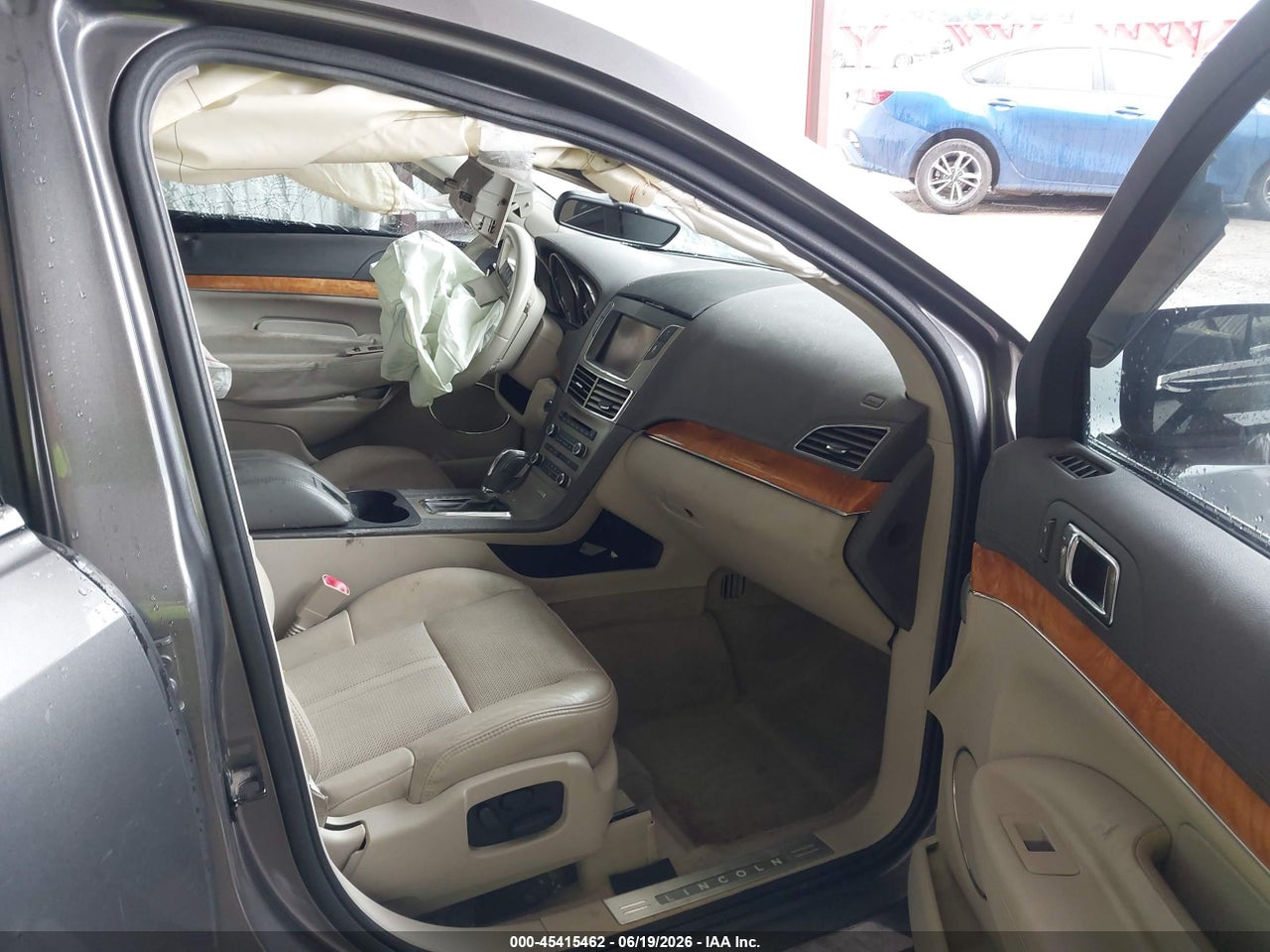 2010 LINCOLN MKT   · 5/11