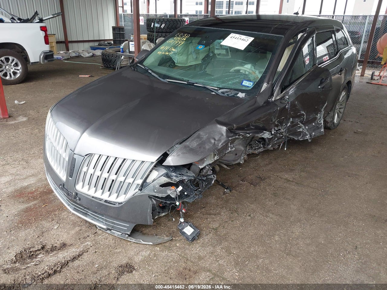 2010 LINCOLN MKT   · 2/11