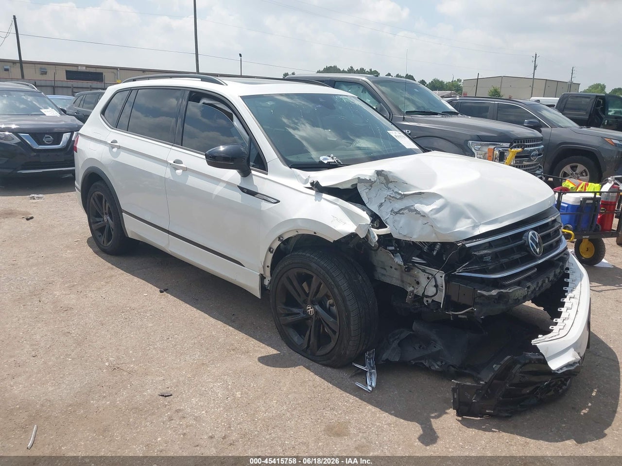 3VVCB7AX4PM****** · 2023 VOLKSWAGEN TIGUAN 2.0T SE R-LINE BLACK