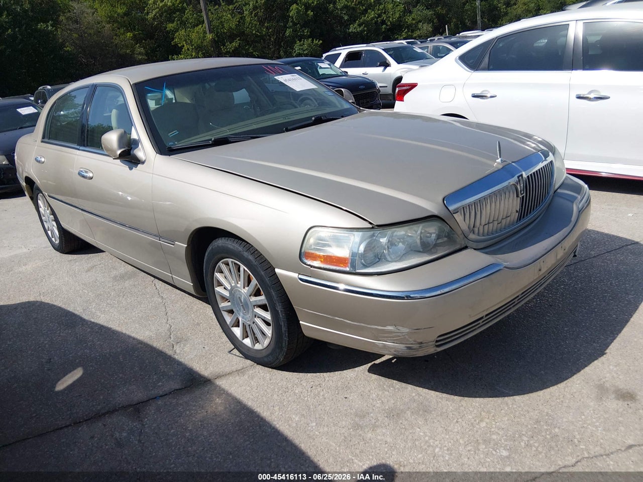 1LNHM81W64Y****** · 2004 LINCOLN TOWN CAR SIGNATURE