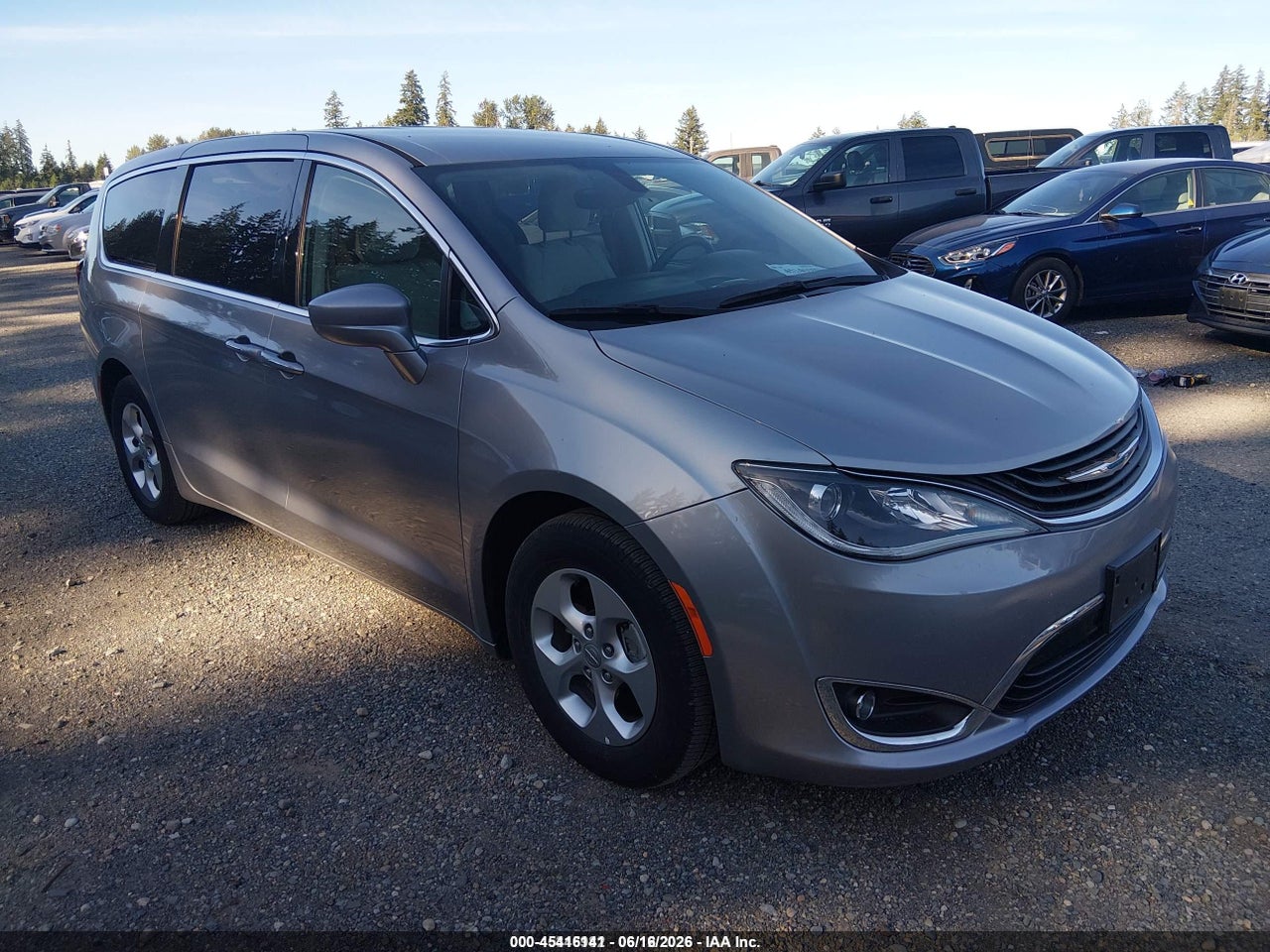 2C4RC1H79JR****** · 2018 CHRYSLER PACIFICA HYBRID TOURING PLUS