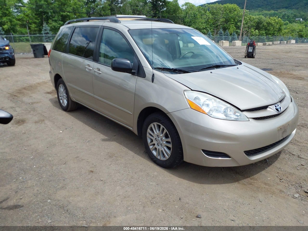 5TDBK23C88S****** · 2008 TOYOTA SIENNA LE
