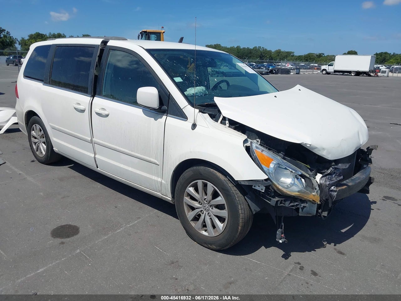 2C4RVABGXCR****** · 2012 VOLKSWAGEN ROUTAN SE