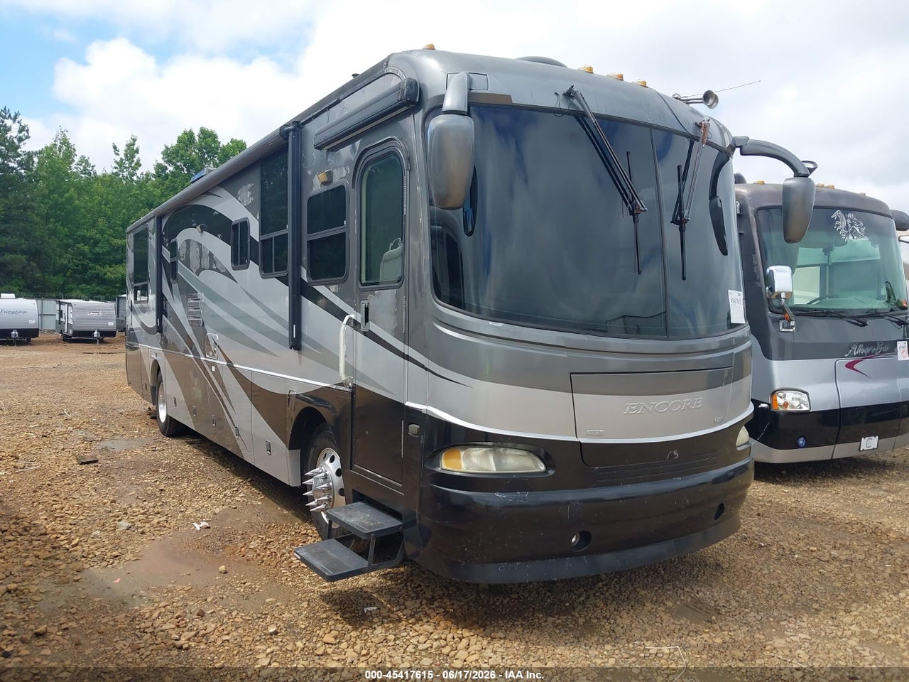 4UZAAHDC54C****** · 2004 FREIGHTLINER CHASSIS X LINE MOTOR HOME
